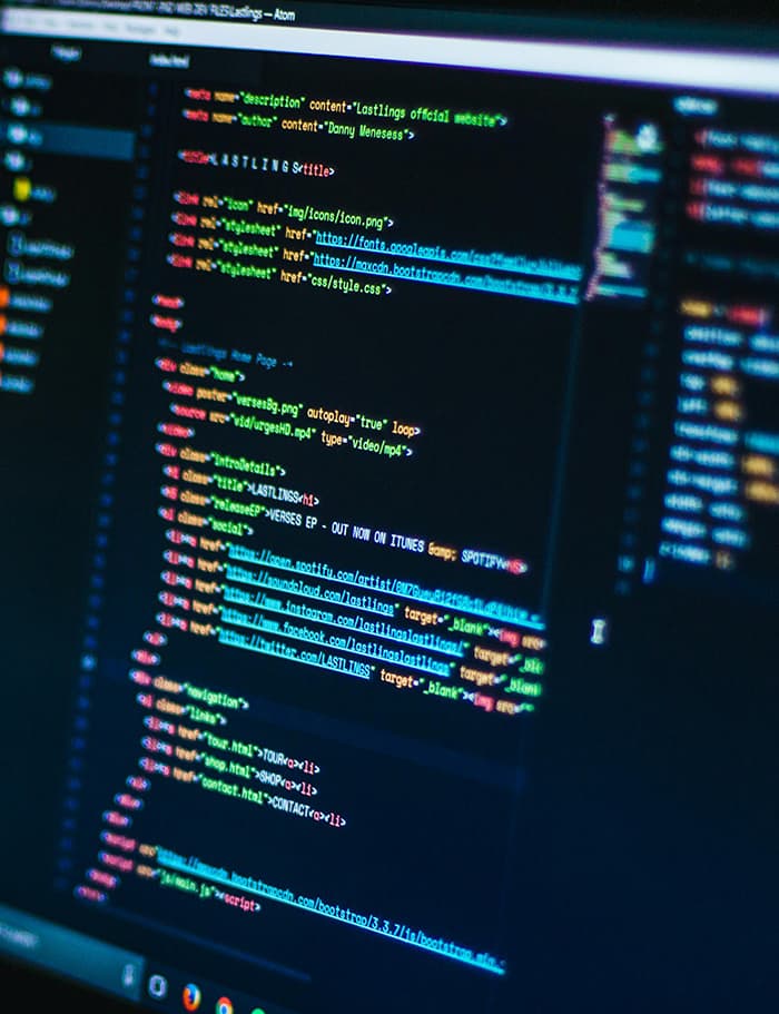 Mockup de producto de Mentha Labs en laptop